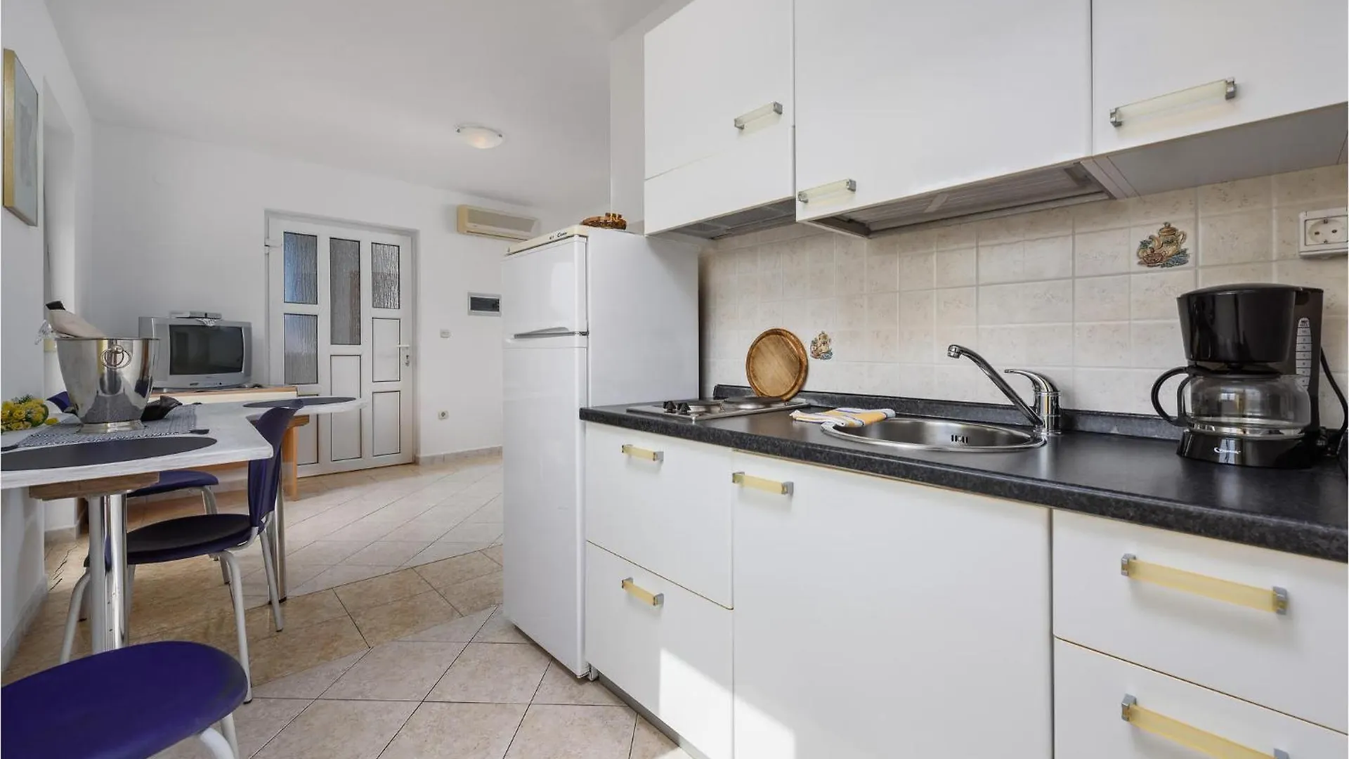 Cozy Apartment In Porec With Wifi