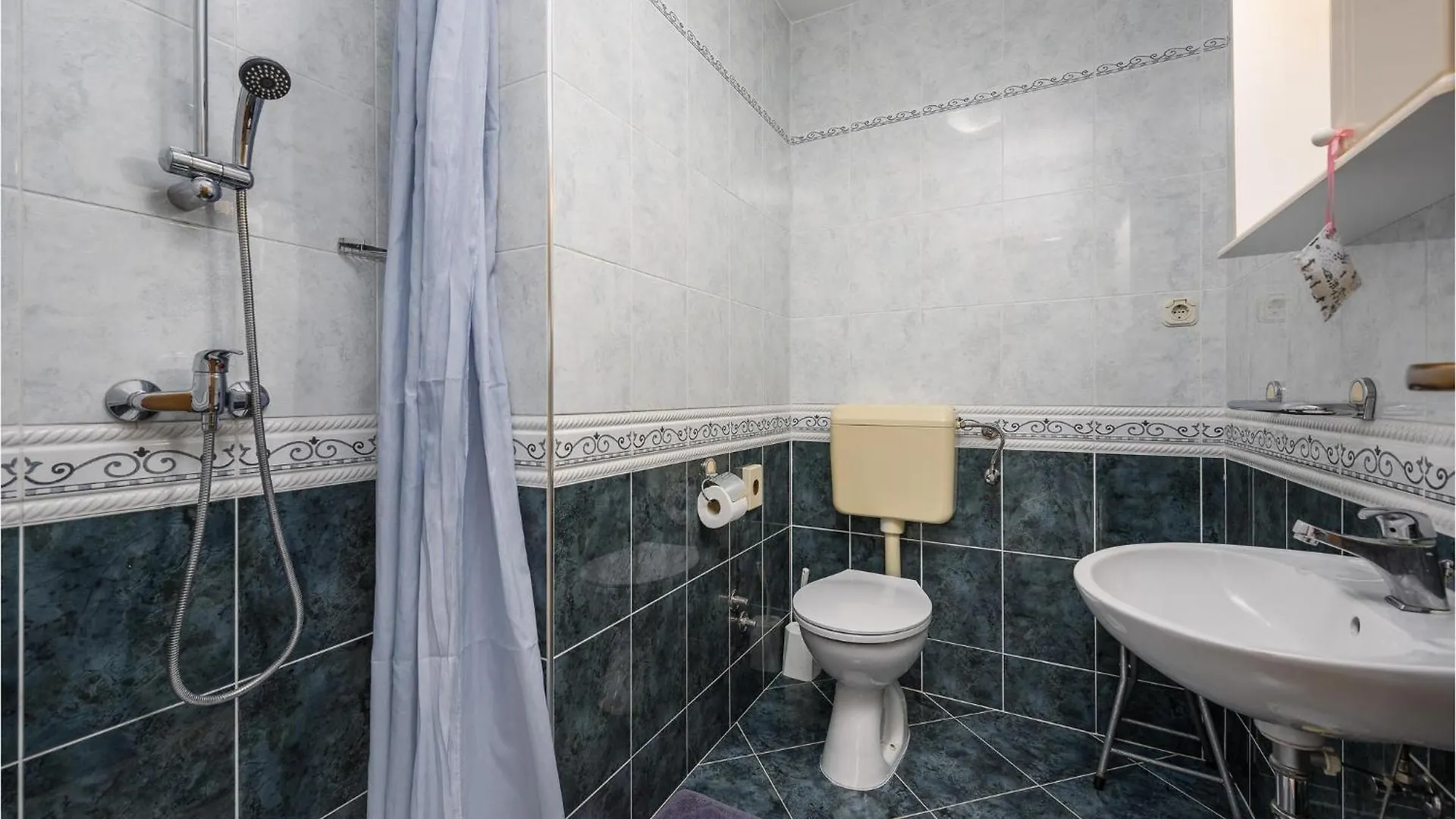 Cozy Apartment In Porec With Wifi