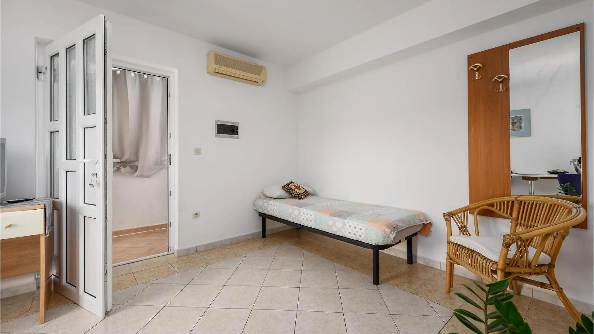 Cozy Apartment In Porec With Wifi
